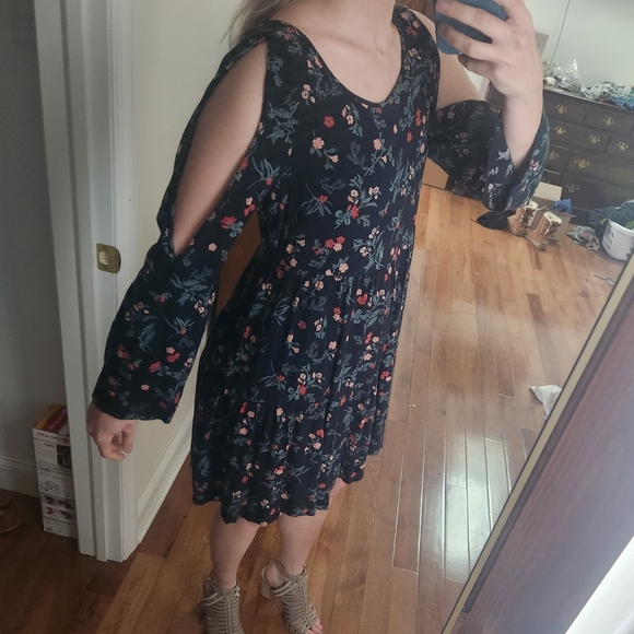 American Eagle Floral Dress Boho Open Shoulder Open Back Size Medium - Picture 3 of 16